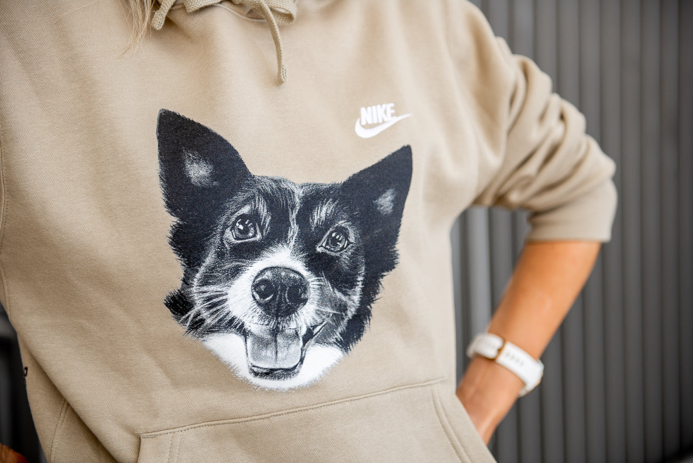 Unisex Sofi bēšs džemperis ar kapuci